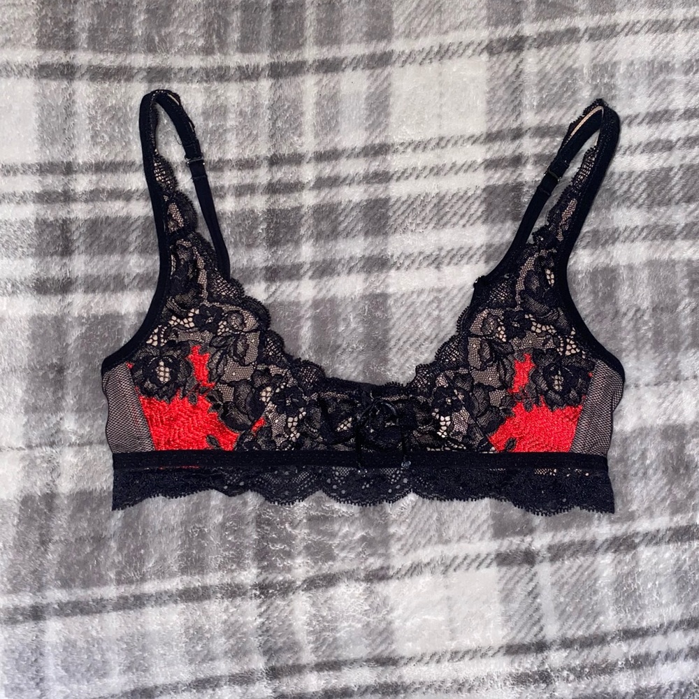 Victoria’s Secret sexy lace bralette red/black